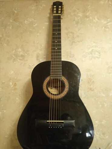Гитары: Классическая шестиструнная гитара Melody, модель 3400B. Корпус и гриф