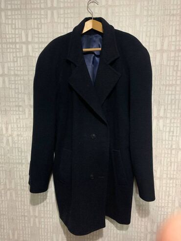 стеганое пальто мужское: Полупальто, мужское, б/у, размер - 54-56, рост-4,
состояние- хорошее
