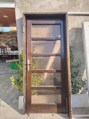 İşlənmiş Otaq qapısı Zamok ilə, Ünvandan götürmə