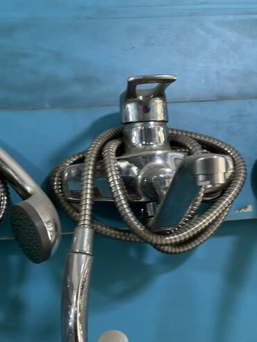 кран для душ: Смеситель для ванны и душа, Ручной душ, Установка: Наружный монтаж, Материал: Латунь, Функции: Без функций