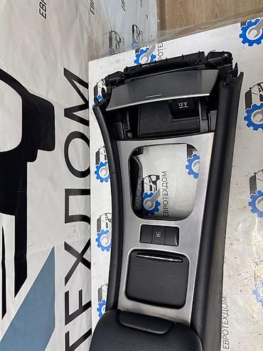 Другие детали салона: Центральная консоль Mercedes Benz C-Class W203 M273 2005 Контрактный — 9