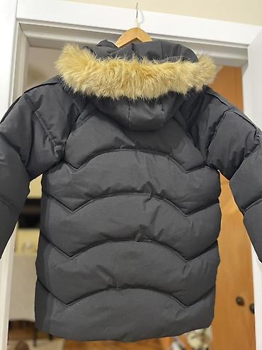 kopacke bez pertli: Crna zimska jakna/parka za devojcice,dužeg kroja, sa punjenim — 2