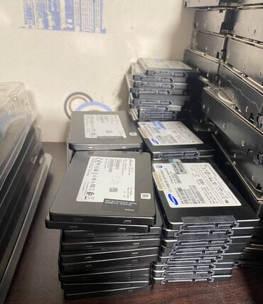 Ana platalar: 25x512GB SSD - 55 azn 43x240GB SSD-35azn 27x128GB SSD - 25 azn