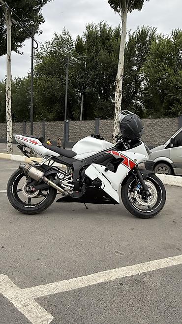 ямаха 600: Спортбайк Yamaha YZF-R6 (600 кубов) в фирменной белой раскраске с — 8