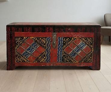 dovşan şəkili: Rəngarəng naxışlarla bəzədilmiş taxta sandıq. - Material: massiv — 1