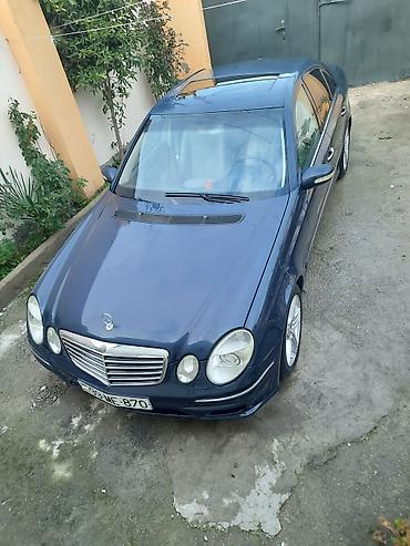 Mercedes-Benz: Mercedes-Benz E-Class: 2.7 l | 2002 il Sedan — 2