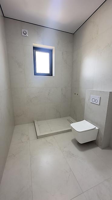 Продажа коттеджей и домов: 5 и более комнат, 280 м², 4 соток, Бишкек, Риэлтор — 26