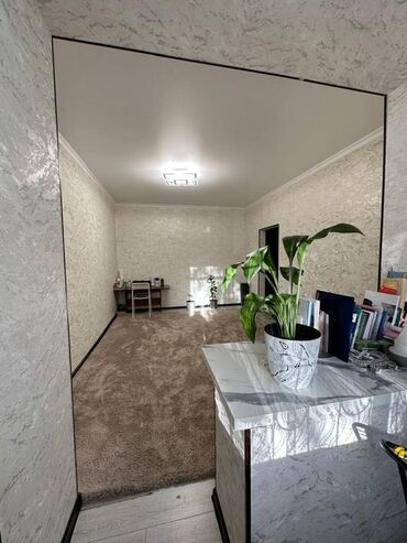 дом в токмаке: 1 комната, 38 м², 104 серия, 1 этаж, Евроремонт