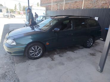 Toyota: Toyota Avensis: 2002 г., 1.8 л, Механика, Бензин, Van