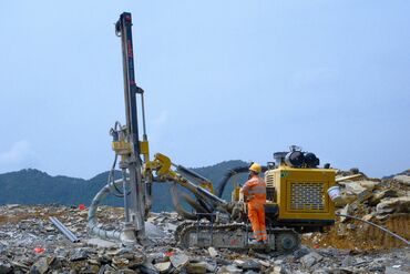 Digər kənd təssərüfat avadanlığı: Sənaye tipli su quyusu qazma qurğuları – paletli şassi üzərində — 5