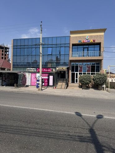 Otaqlar: Obyekt masazır qəsəbəsində yerləşir.Megastore dükanı ilə