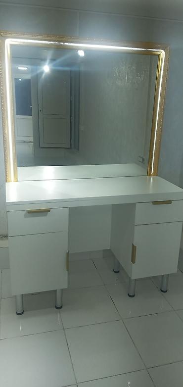 Ağ rəngli vizaj/peykan masa dəsti – böyük güzgü və LED işıqlı çərçivə