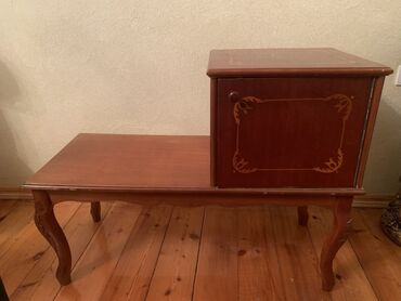 Ev üçün digər mebel: Telefon altlığı qədimi maldır. Yaxşı vəziyyətdədir