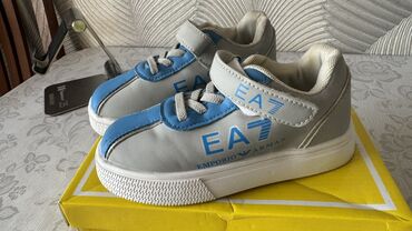 heelys купить недорого: Детские кроссовки, новое, не подошел размер, пожелтел от того что