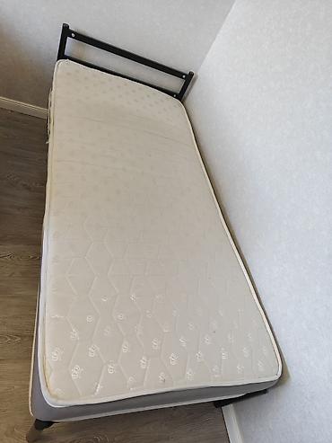 bunk bed: Односпальная кровать, Б/у, С матрасом, длина - 195 см — 1