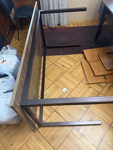 Masalar: 3 ədəd masa Ölçü: uzunluq 1.6 m, en 0.8 m Təsvir: - Müasir dizaynlı — 1