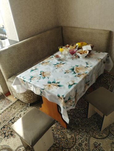 мебель жумуш: Стол жана отургуч комплекттери Ашкана, Колдонулган