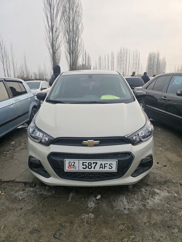 голф3 вариянт: Chevrolet Spark: 2015 г., 1 л, Автомат, Бензин