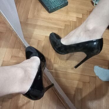 crna cipkana haljina i cipele: Salonke, Lasocki, 37