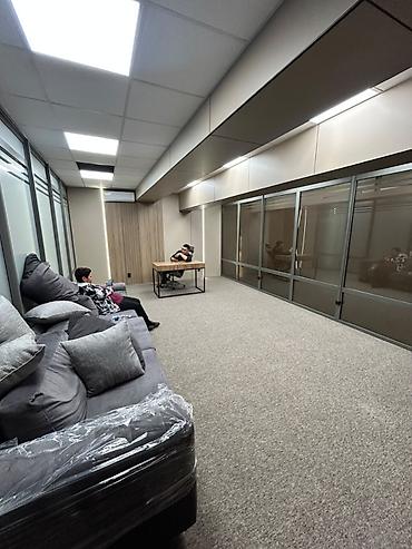 Аренда офисов: Сдаю Офис целиком: IT-компания, 34 м², В жилом комплексе, С ремонтом, Первая линия — 3