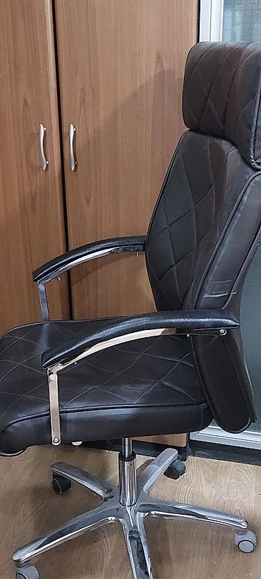 stolüstü ofis dəsti: Ofis üçün müdür kteslosu var hər cürə — 3
