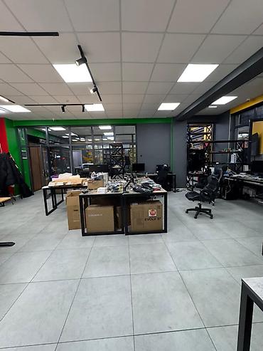 Аренда офисов: Аренда офисов, 100 м², В жилом комплексе, 1 линия, С оборудованием, С видом на горы — 3