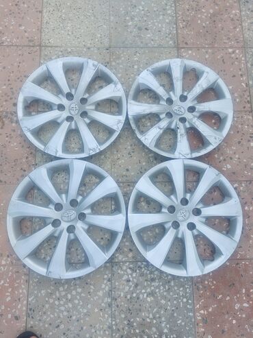 Disk təkərlər: 4 eded Toyota kalpaqlar.işlənilib