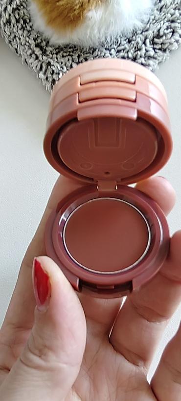 eşşək kremi: Yumru formalı qablaşdırmada kompakt krem teksturalı kosmetik məhsul — 4