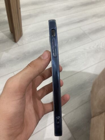 Smartfon üçün hazırlanmış bu tünd göy rəngli keys, cihazınızı