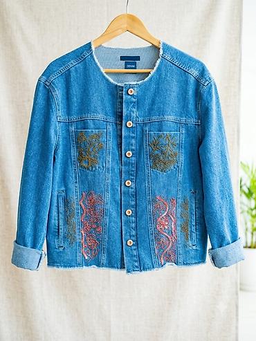 coban geyimi: Denim qadın cins jaketi - Klassik mavi rəngli denim material - Yaxası — 1