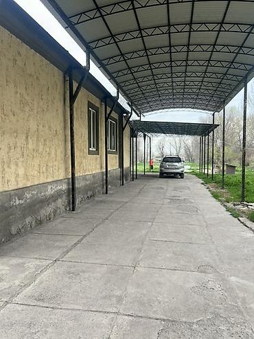 петровке: Дом находится на заводской улице в селе Петровка и с участком 40 сотки — 2