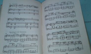 Digər kitablar və jurnallar: Разные книги: "Чингиз-хан" Москва 1952 год. 90 манат "Себастьян Бах" — 23