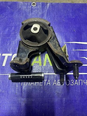 tracker gps: Подушка мотора Toyota 2009 г., Б/у, Оригинал, Япония — 1