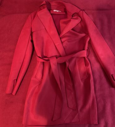 Lične stvari: Crveni mantil, S velicina. Novo