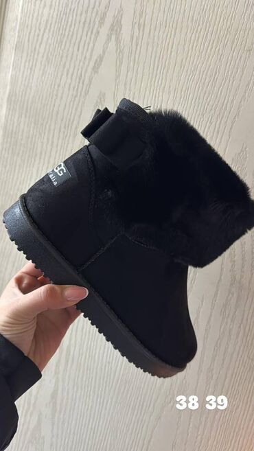 Ugg obuća: Ugg čizme — 11
