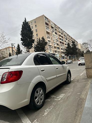 aftomobil: Kia Rio: 1.4 l | 2010 il Sedan — 4