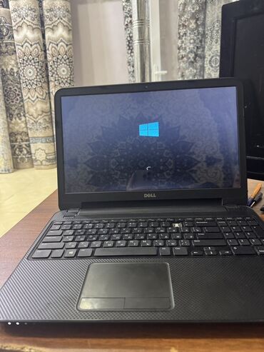 Masaüstü kompüterlər və iş stansiyaları: Dell noutbuk - Ekran: təqribən 15.6" mat ekran - Sistem: Windows