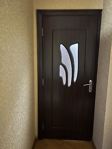 modern qapilar: Qapı – daxili istifadə üçün, tünd qəhvəyi rəng, modern naxışlı dizayn — 1