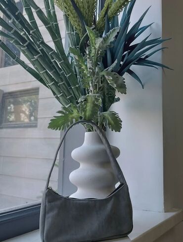 сумки багет: Миниатюрная и приятная на ощупь багет сумочка, которая может послужить