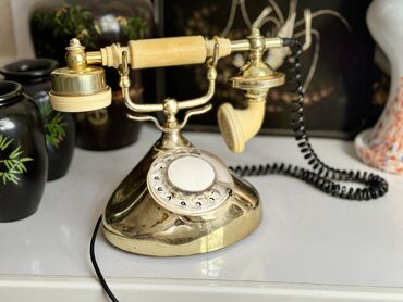 antika saat satışı: Qədimi telefon. İşləkdi. Heç bir defekti yoxdu. Gözəl vəziyətdədi
