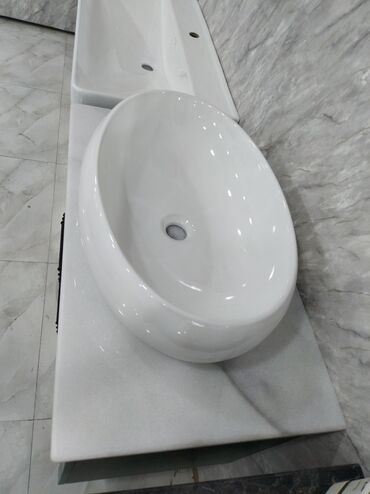переходник ide sata: Ağ rəngdə, oval formalı, keramika materialdan hazırlanmış lavabo