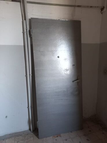 dəmir qapllar: Mənzil üçün İşlənmiş Giriş qapısı Zamok ilə, Zəmanətsiz, Ünvandan götürmə