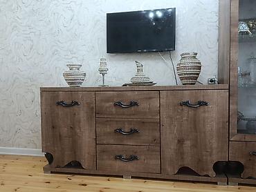 qonaq dəstləri: Qonaq otağı üçün vitrinli bufet dəsti - Material: taxta teksturalı — 4