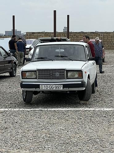 lada diskləri: VAZ 2107 sedan – ağ rəngli, klassik kuzov dizaynı ilə. Azərbaycan — 10