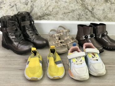 детская обувь на байке: Детская обувь . 1500 за все 27 28 размера 
Чистые 2 3 одеты