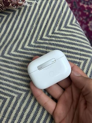 m3 pro: Airpods pro 2 type c model noqte cizigsiz sadece sag gulagda leke var — 2