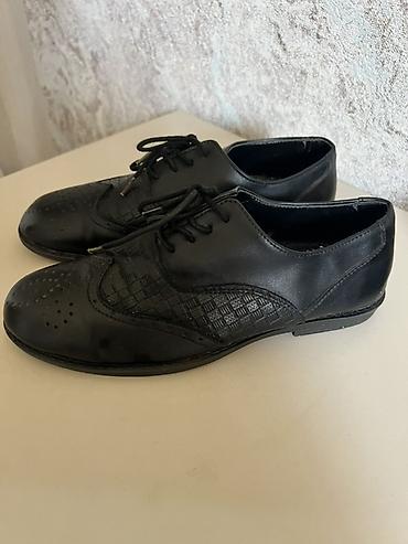 Ayaqqabılar: Qara rəngli klassik bağlamalı ayaqqabı - Stil: Broq üslubunda, ucluq — 4