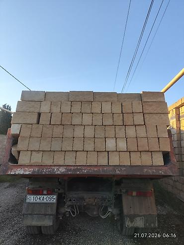 ət otu bitkisi: Təbii ağlay daş blokları - Material: yerli karxanadan çıxarılmış — 2