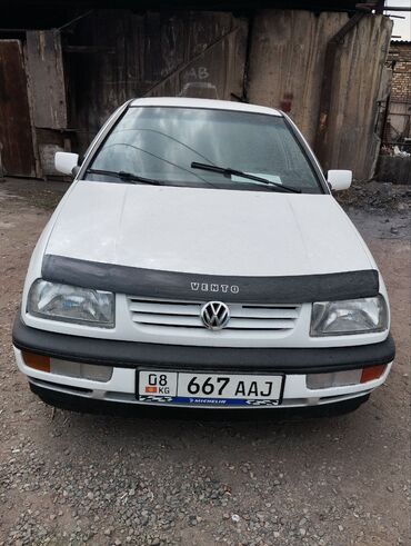 новый фит: Volkswagen Vento: 1993 г., 1.8 л, Механика, Бензин, Седан