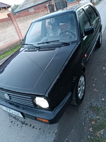 машина на закс: Volkswagen Golf: 1991 г., 1.3 л, Механика, Бензин, Седан